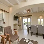 Naxian Queen Luxury & *