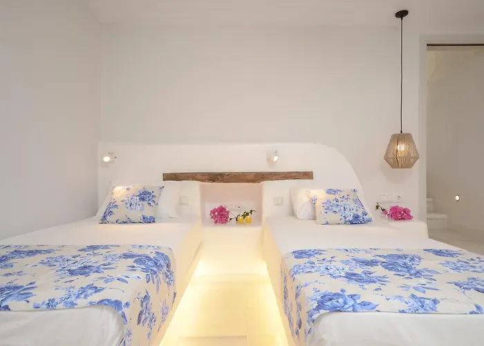 Naxian Queen Luxury & Agia Anna (Naxos)