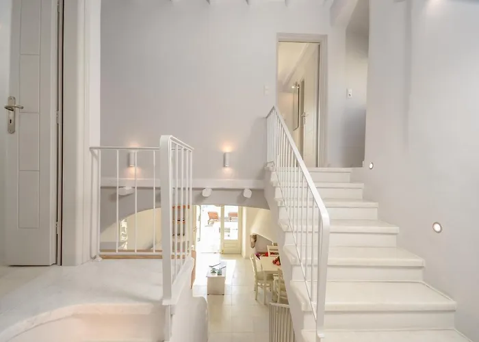 Naxian Queen Luxury & Agia Anna (Naxos)