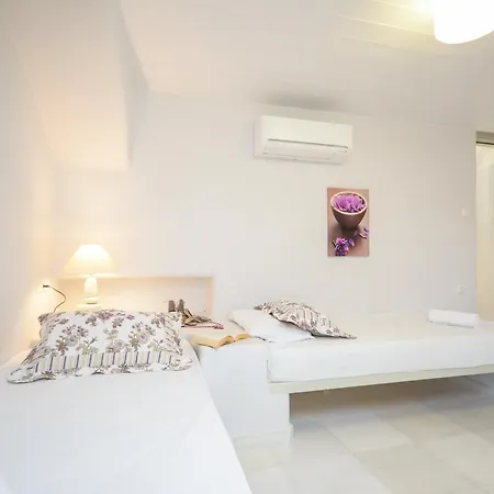 Naxian Queen Luxury & * Agia Anna (Naxos)