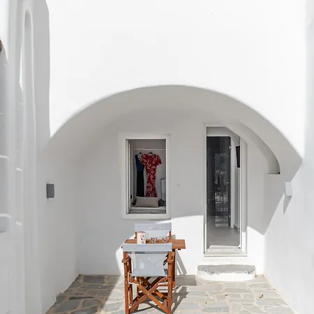 Naxian Queen Luxury & Agia Anna (Naxos)