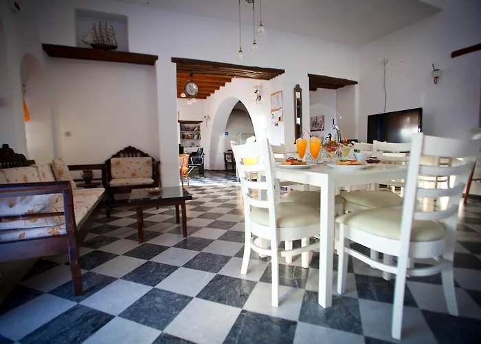 Naxian Queen Luxury & * Agia Anna (Naxos)